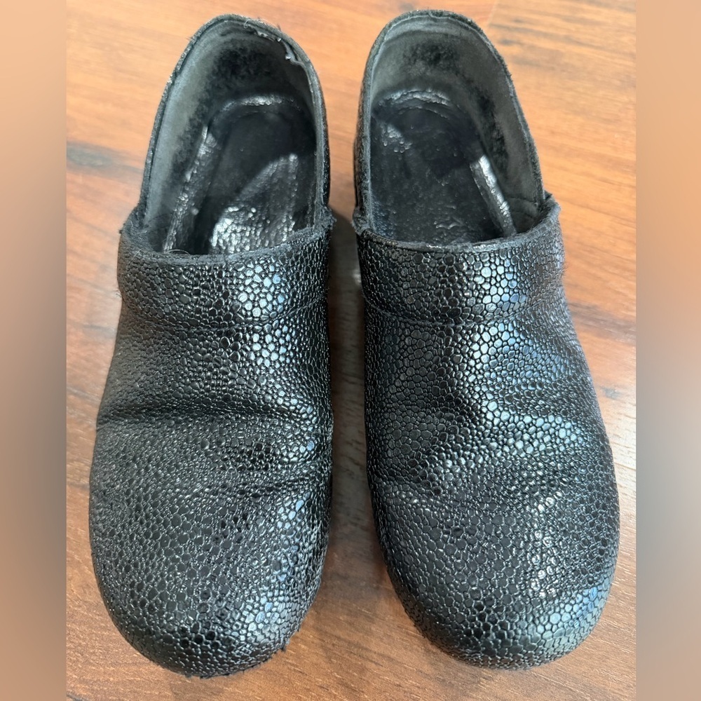 Dansko Womens Clogs Shoes Black Textured Round Toe Slip Resistant EUR 39 8.5-9